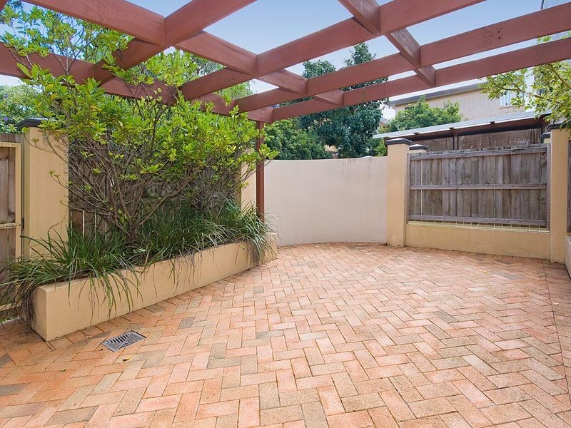 2/29 Holland Street, Toowong QLD 4066