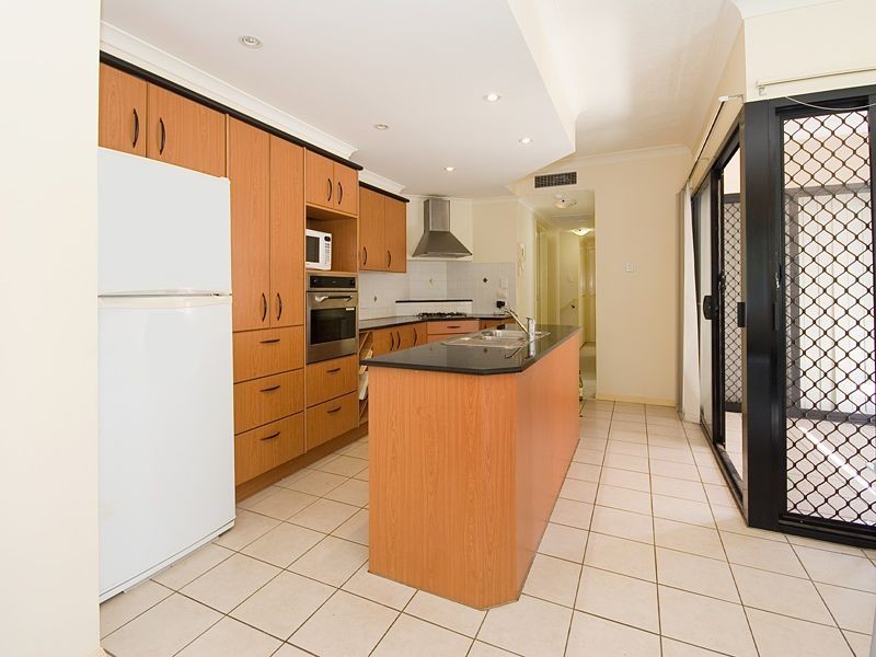 2/29 Holland Street, Toowong QLD 4066
