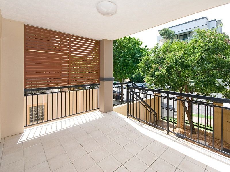 2/29 Holland Street, Toowong QLD 4066