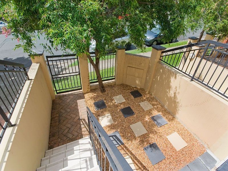 2/29 Holland Street, Toowong QLD 4066
