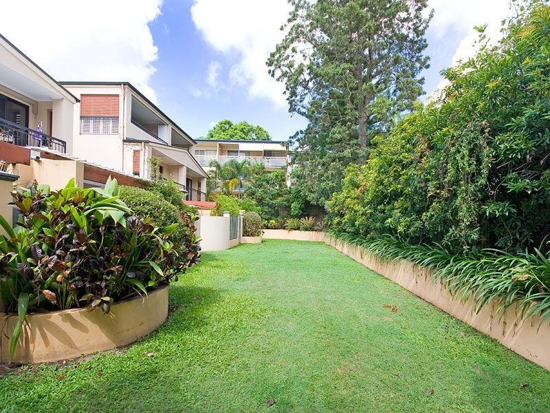 2/29 Holland Street, Toowong QLD 4066