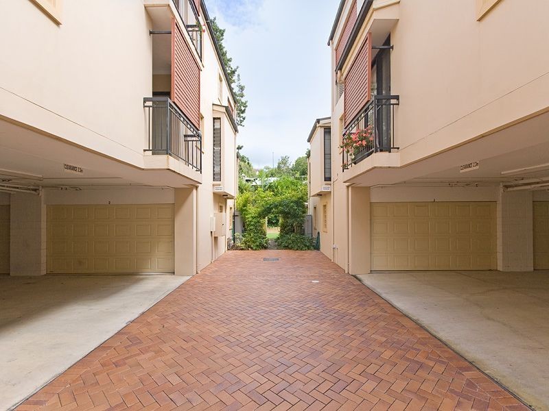 2/29 Holland Street, Toowong QLD 4066