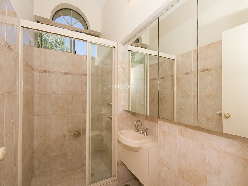 4/1 Bellevue Terrace, St Lucia QLD 4067
