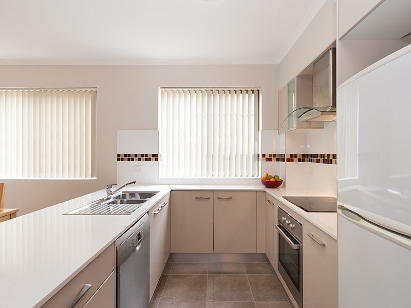 2/61 Durham Street, St Lucia QLD 4067