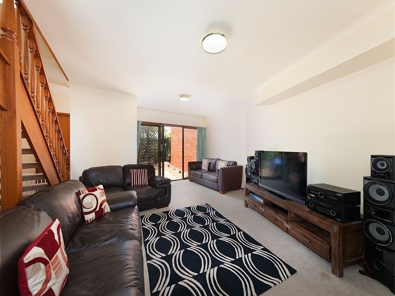 2/75 Bellevue Terrace, St Lucia QLD 4067