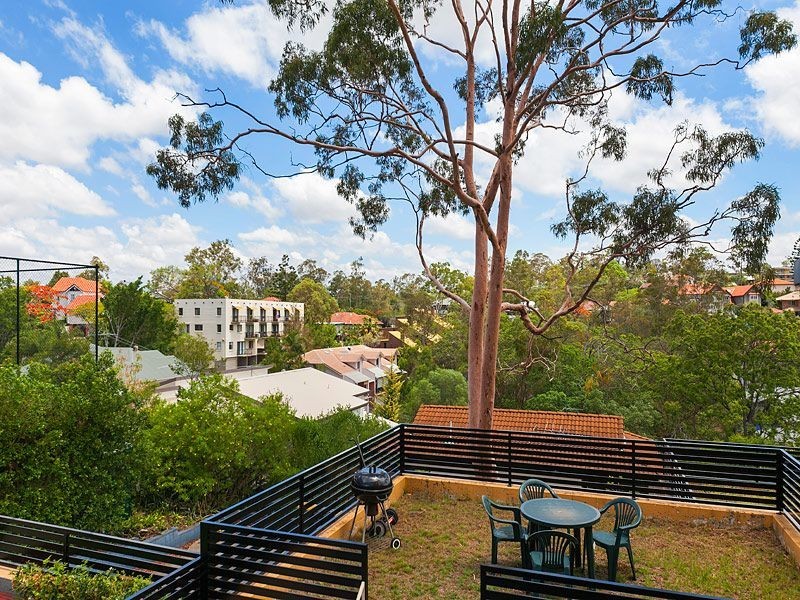 2/75 Bellevue Terrace, St Lucia QLD 4067