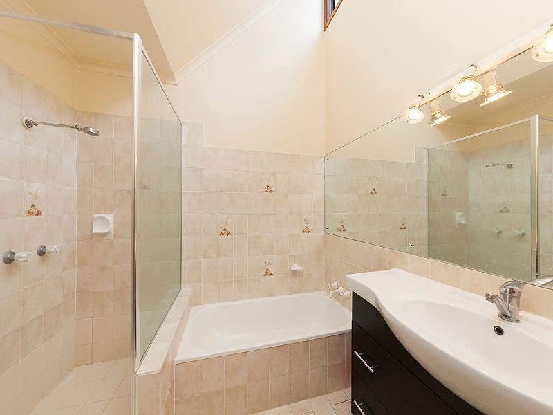 2/75 Bellevue Terrace, St Lucia QLD 4067