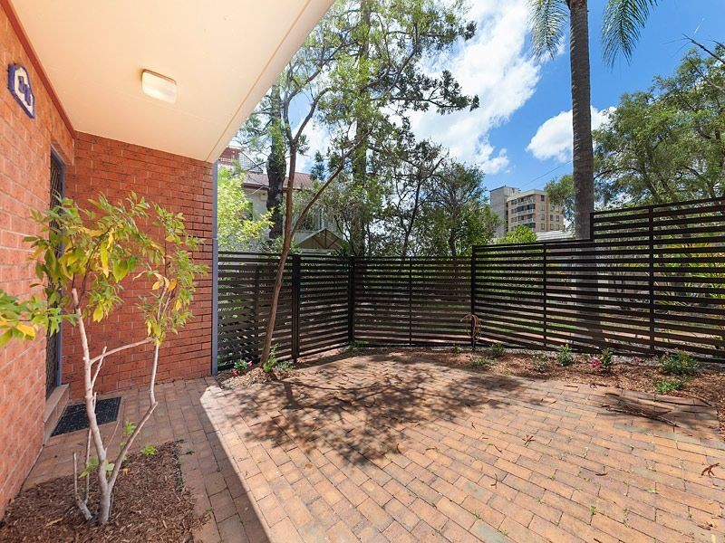 2/75 Bellevue Terrace, St Lucia QLD 4067