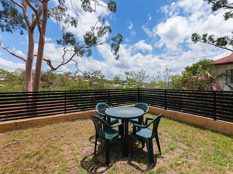 2/75 Bellevue Terrace, St Lucia QLD 4067