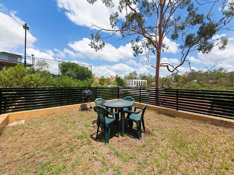 2/75 Bellevue Terrace, St Lucia QLD 4067