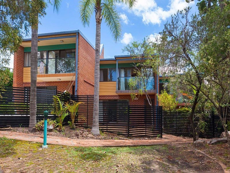 2/75 Bellevue Terrace, St Lucia QLD 4067