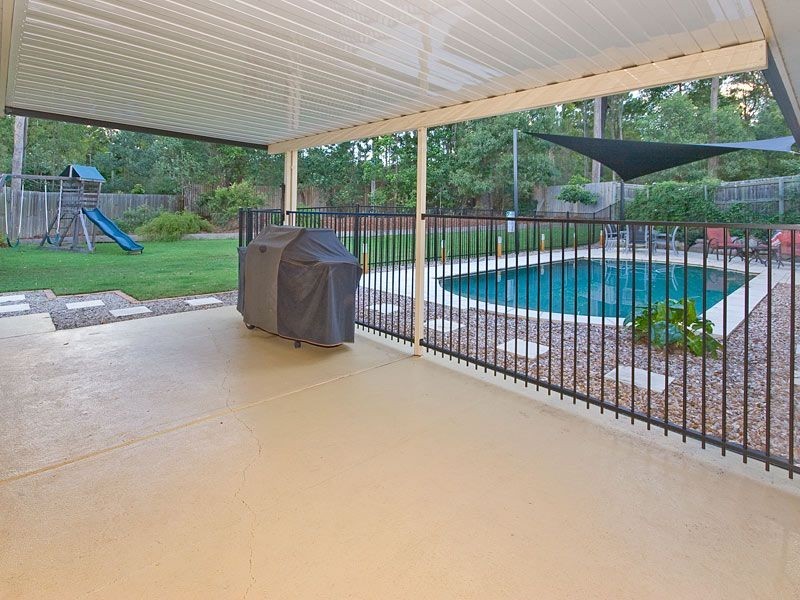 84 Salubris Place, Moggill QLD 4070