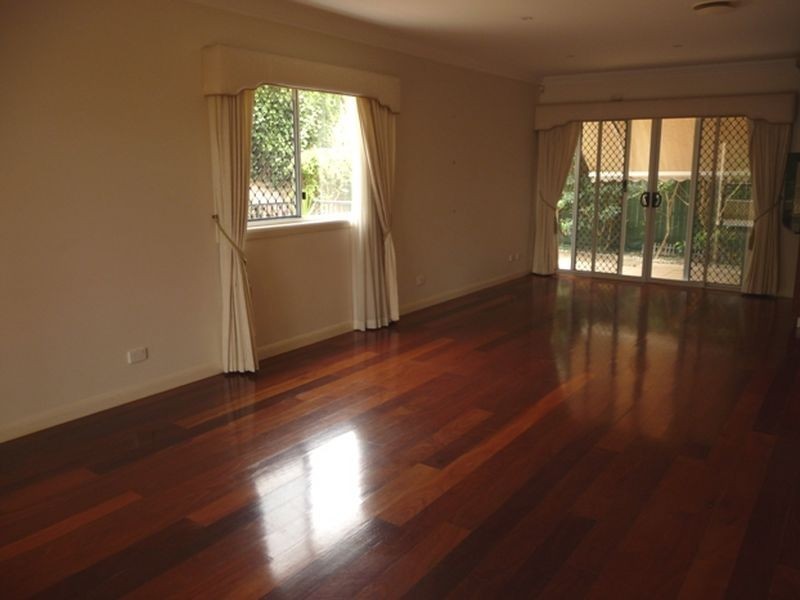 9 Kensington Terrace, Toowong QLD 4066