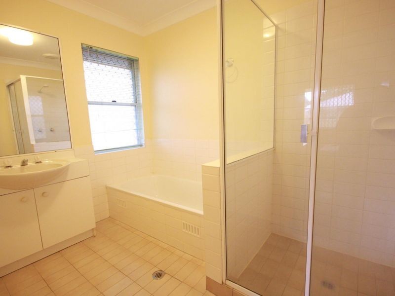 10/22 Warren Street, St Lucia QLD 4067