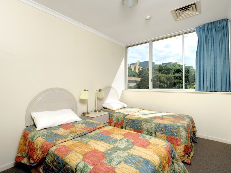 19/435 Coronation Drive, Auchenflower QLD 4066