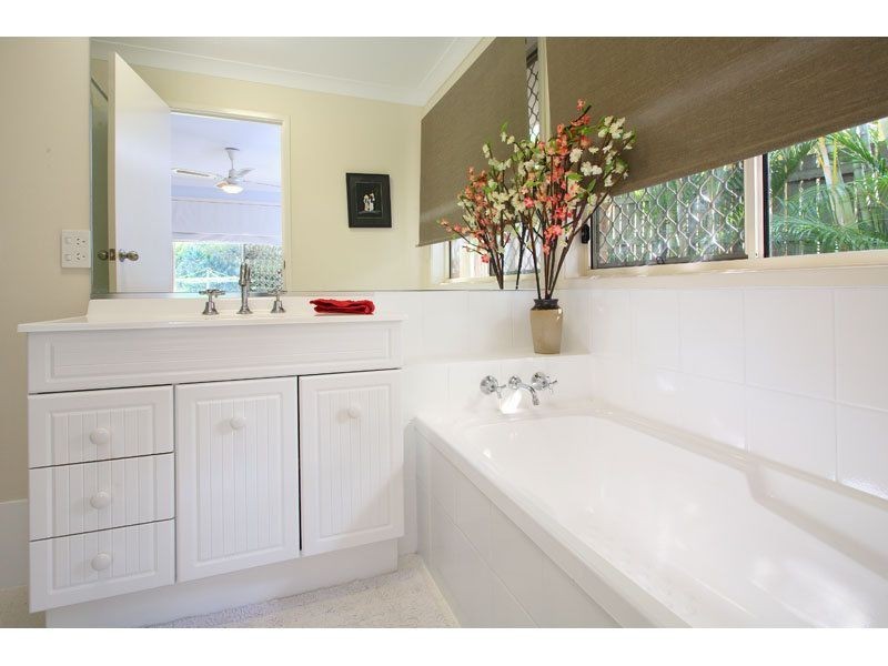 5 Dougy Place, Bellbowrie QLD 4070