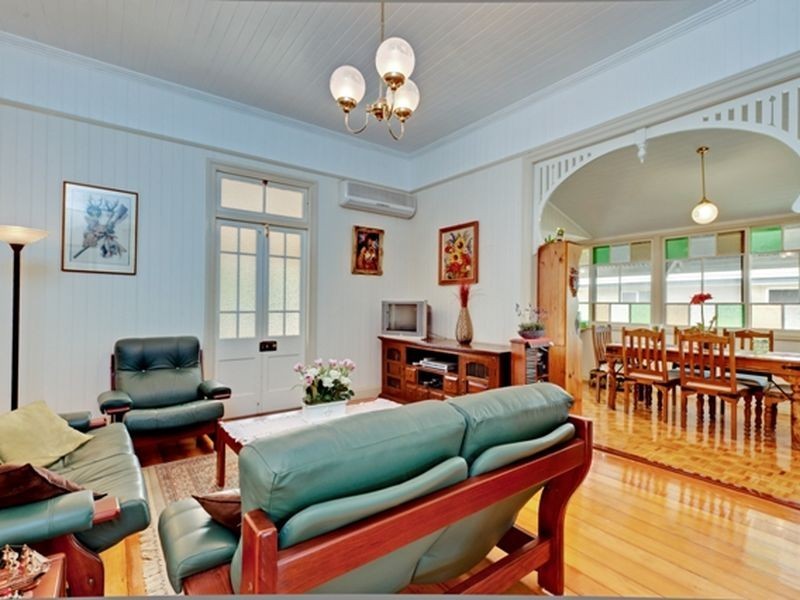 35 Central Avenue, Indooroopilly QLD 4068