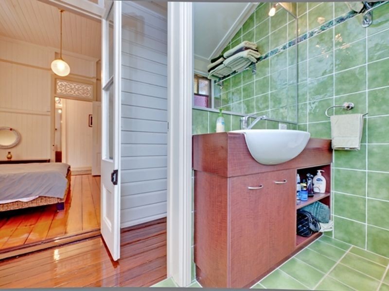 35 Central Avenue, Indooroopilly QLD 4068