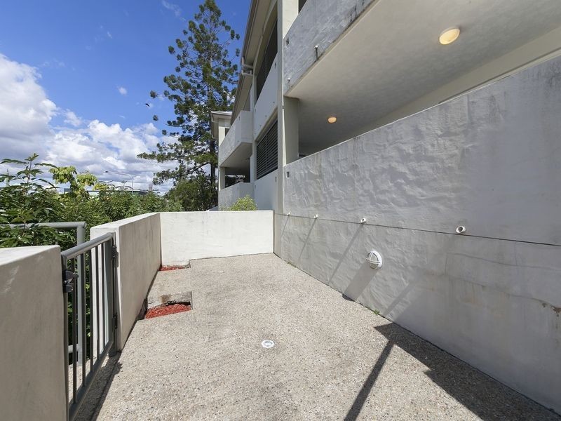 2/69 Coonan Street, Indooroopilly QLD 4068