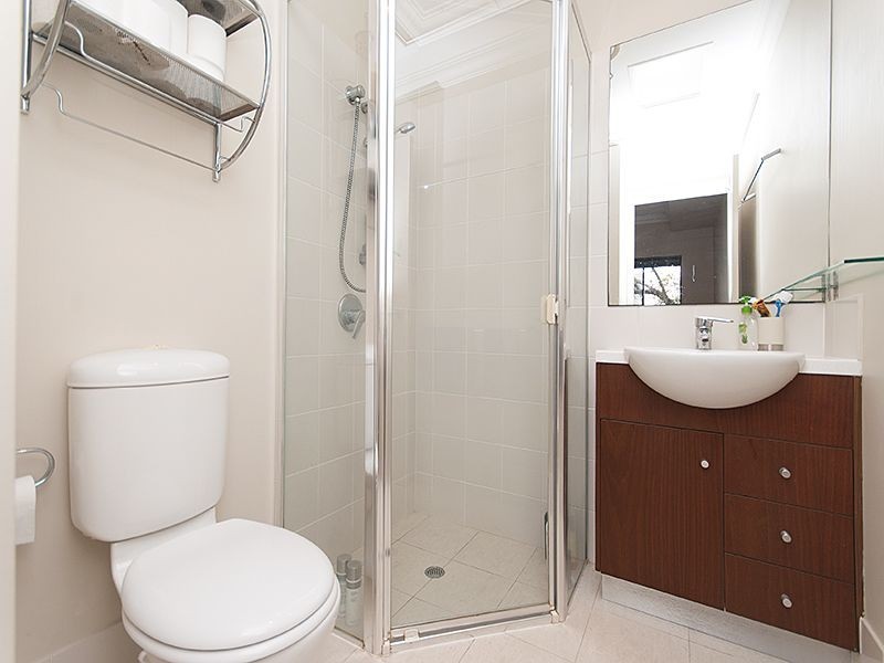 4/60 Kensington Terrace, Toowong QLD 4066