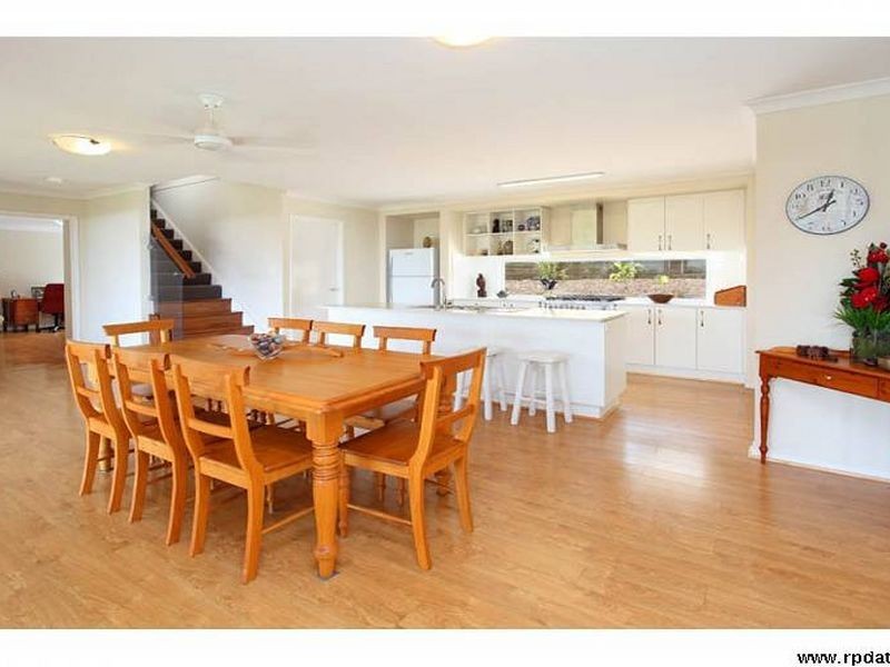 8 Cedar Wood Place, Moggill QLD 4070