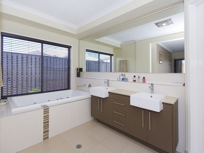 51 Paperbark Circuit, Moggill QLD 4070