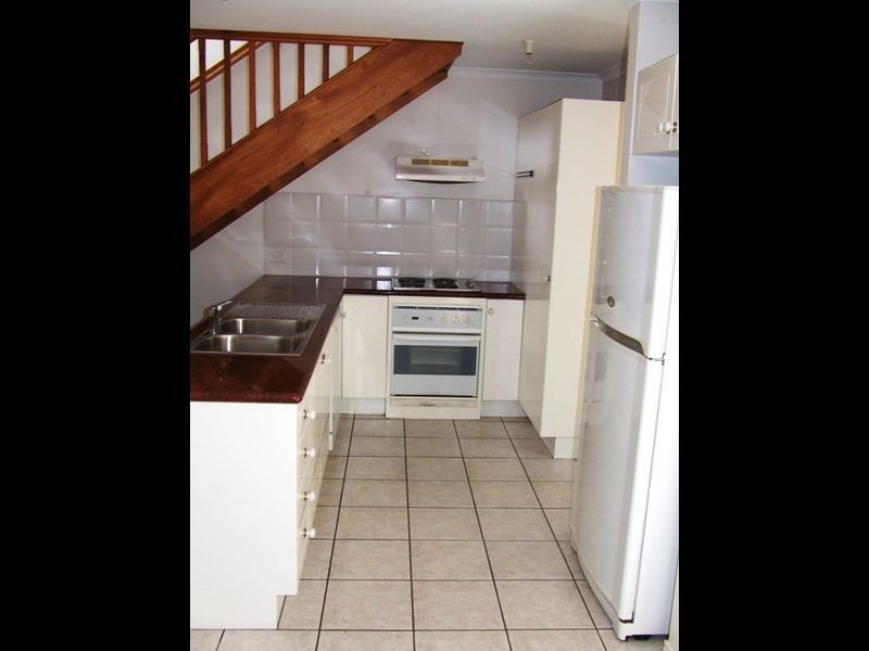 2/49 Bellevue Terrace, St Lucia QLD 4067