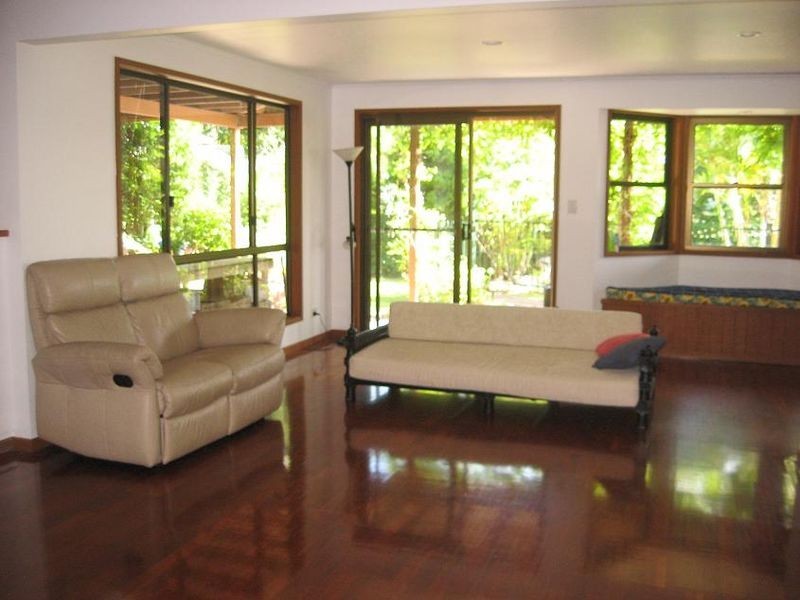 18 Broadmoor Street, Kenmore QLD 4069