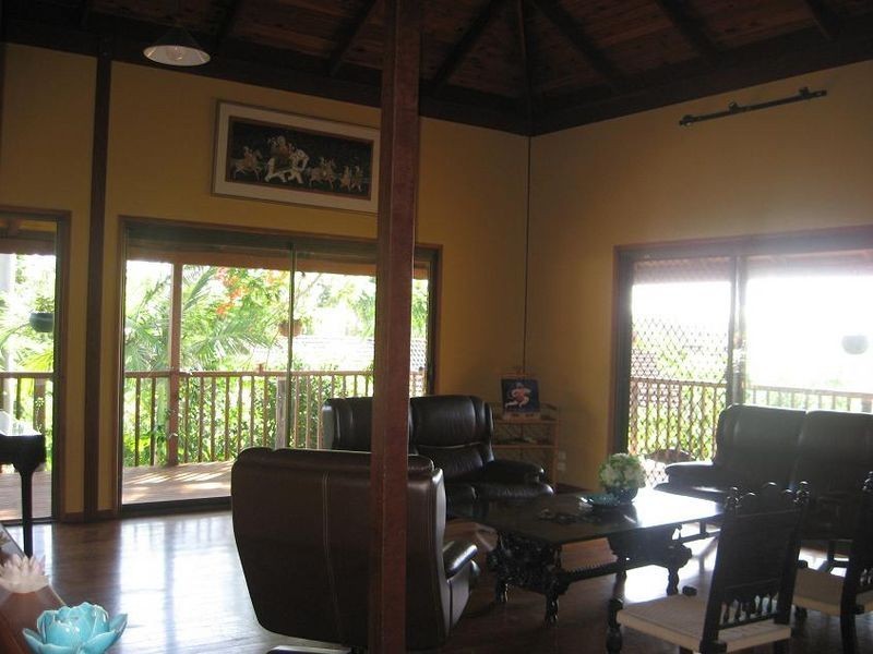 18 Broadmoor Street, Kenmore QLD 4069