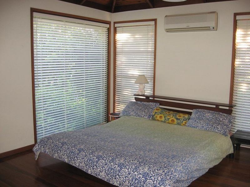 18 Broadmoor Street, Kenmore QLD 4069