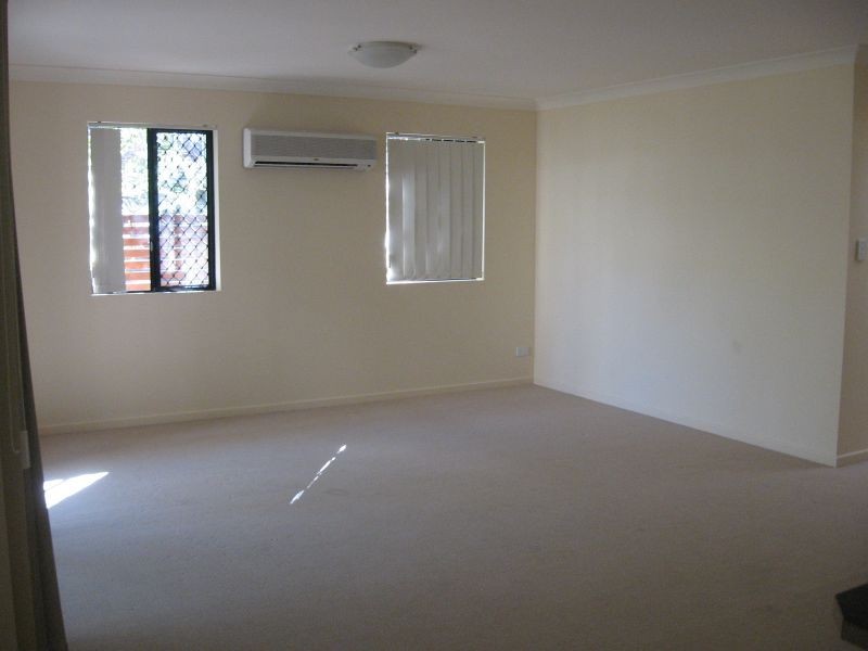 4/101 Sir Fred Schonell Drive, St Lucia QLD 4067