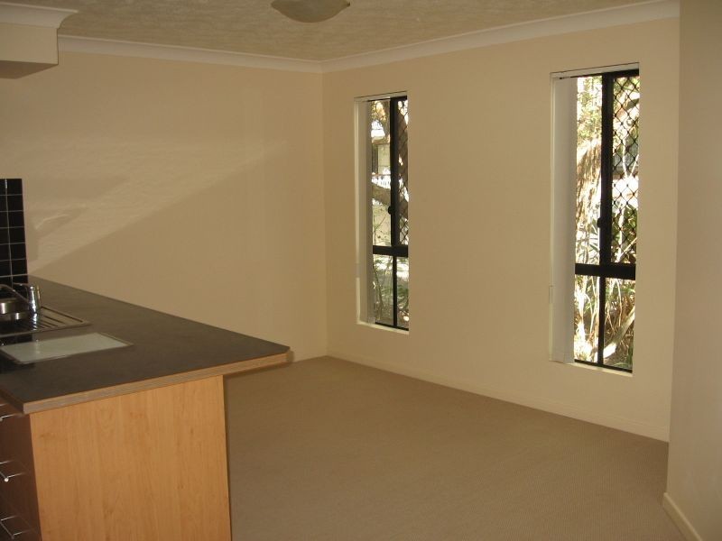 4/101 Sir Fred Schonell Drive, St Lucia QLD 4067