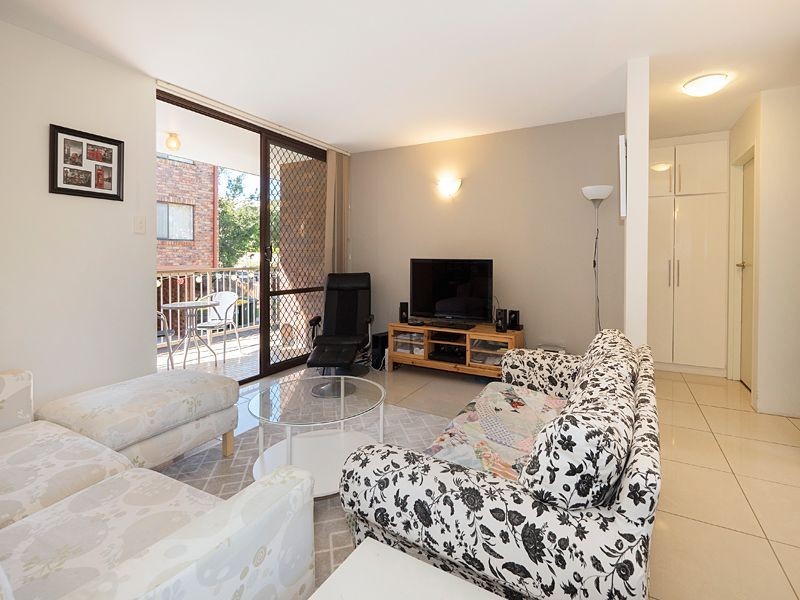 1/141 Central Avenue, Indooroopilly QLD 4068