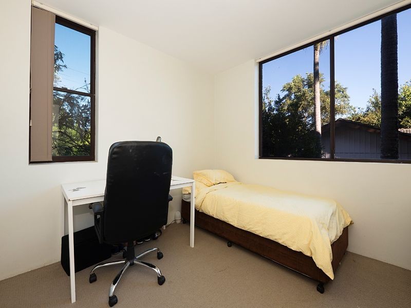 1/141 Central Avenue, Indooroopilly QLD 4068