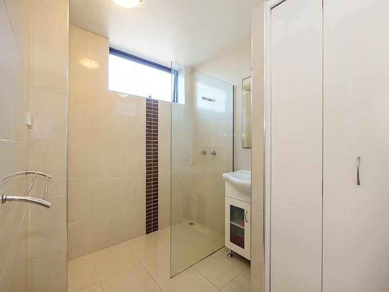 1/141 Central Avenue, Indooroopilly QLD 4068