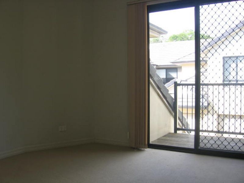 2/8 Sundridge Street, Taringa QLD 4068