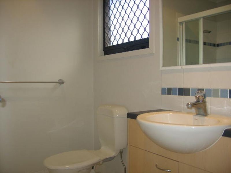 2/8 Sundridge Street, Taringa QLD 4068