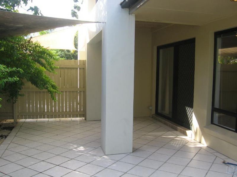 2/8 Sundridge Street, Taringa QLD 4068