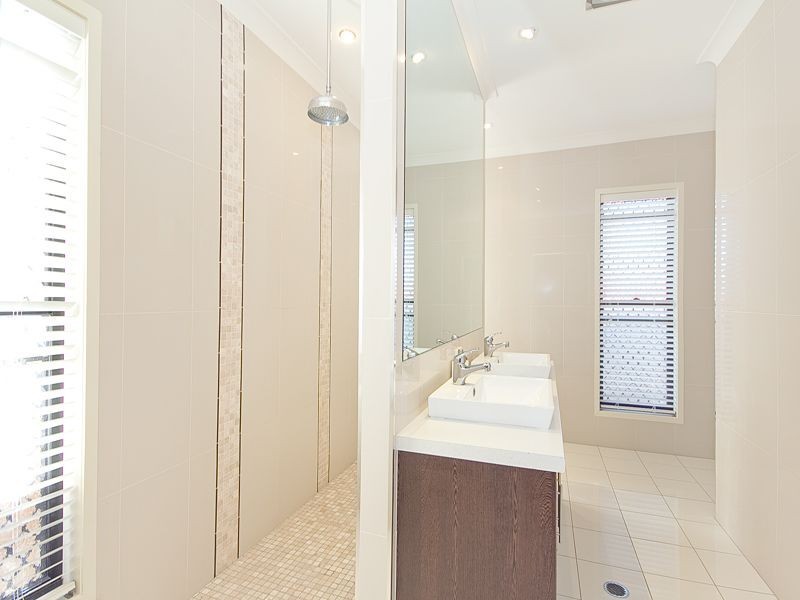 5 Regency Crescent, Moggill QLD 4070