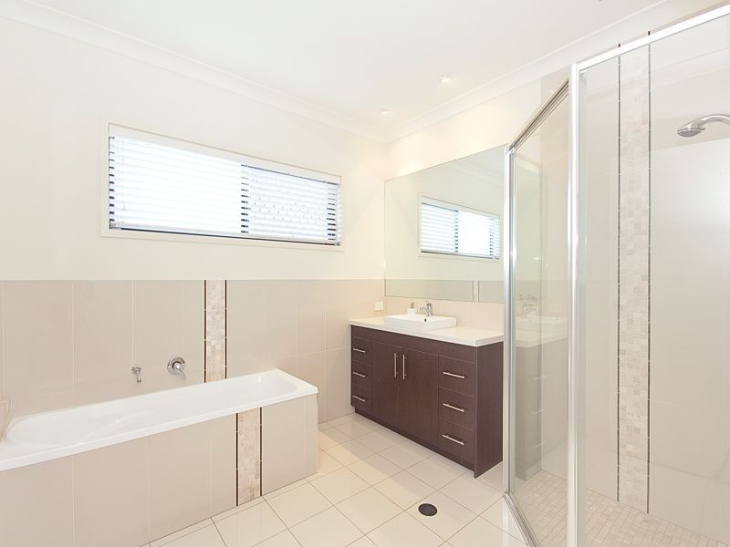 5 Regency Crescent, Moggill QLD 4070