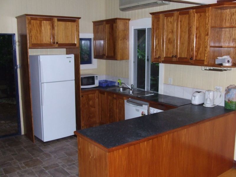 64 Dengate Lane, St Lucia QLD 4067