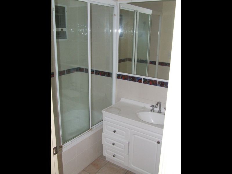 64 Dengate Lane, St Lucia QLD 4067