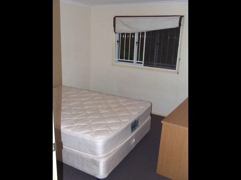 64 Dengate Lane, St Lucia QLD 4067