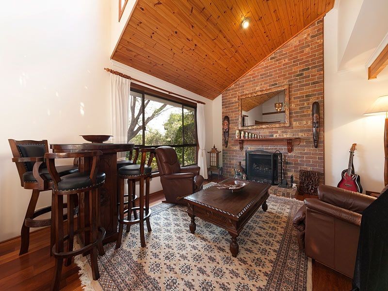 19 Farnworth Street, Chapel Hill QLD 4069