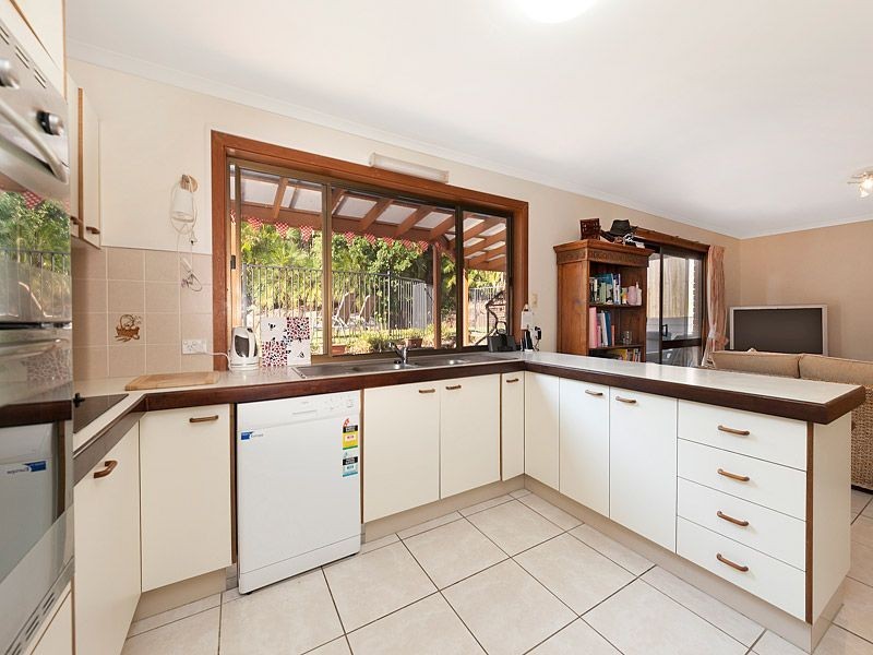 19 Farnworth Street, Chapel Hill QLD 4069