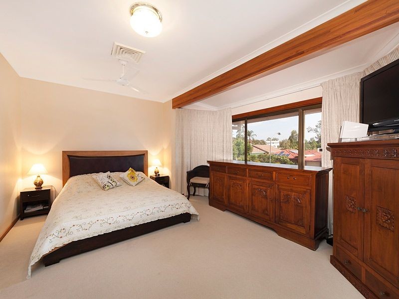 19 Farnworth Street, Chapel Hill QLD 4069