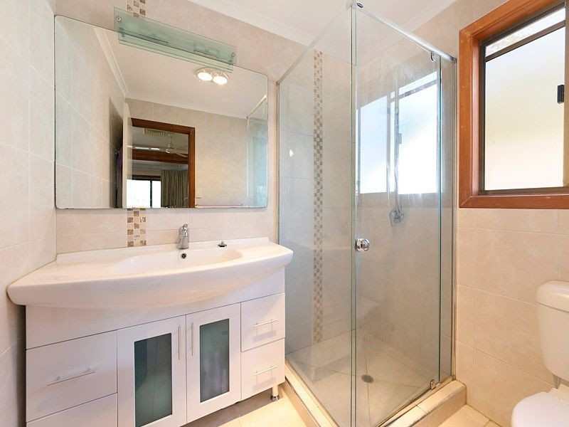 19 Farnworth Street, Chapel Hill QLD 4069