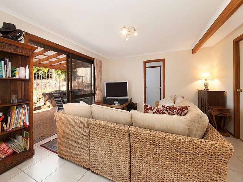 19 Farnworth Street, Chapel Hill QLD 4069