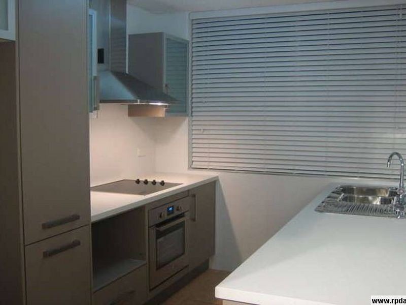 2/15 Newcross Street, Indooroopilly QLD 4068