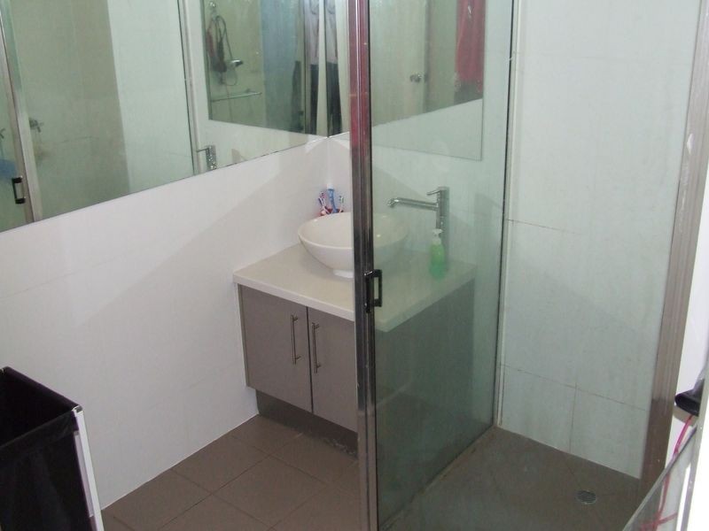 2/15 Newcross Street, Indooroopilly QLD 4068